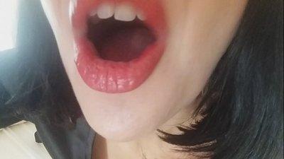 ګرانه، ستا سوزنده مور به تاسو نن ښوونځي ته نه پریږدي ... زه تاسو ته ډیره اړتیا لرم ...